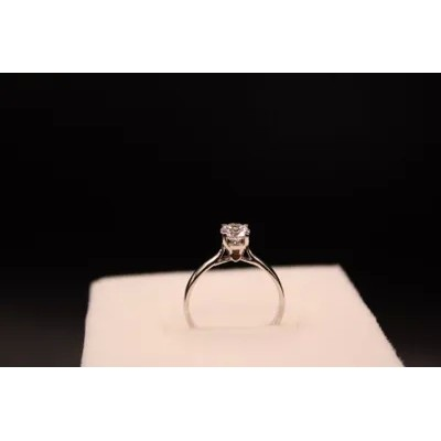 Кольцо Кольцо с бриллиантом 0,6ct